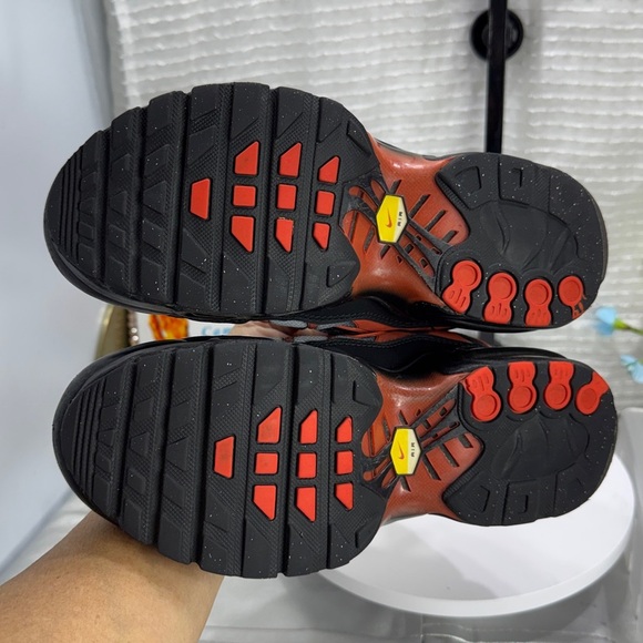 (S0)Nike Air Max Plus 2020, Black, Team Orange, Grey,Sz 2.5Y Big Kid(DJ4620-001) - Picture 9 of 12